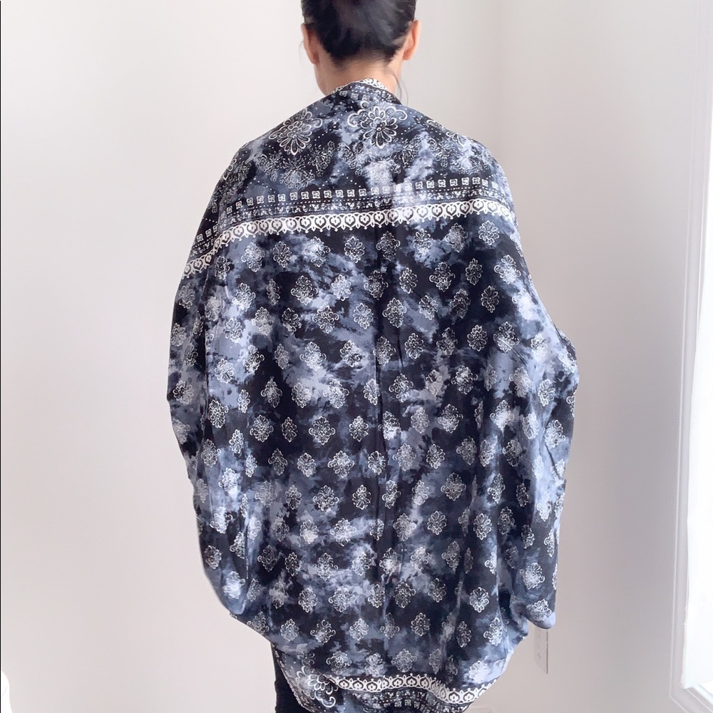 BOHO BATIK TIE DYE WITH BATWING SLEEVES CAPE KIMONO - Picture 3 of 7